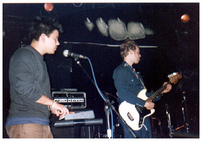 Will Oldham et David Pajo ( gauche) en concert  Milan le 3 avril 2001 - Photo Eugenio Scalzotto, 2001