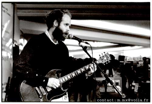 Will Oldham en show-case chez Gibert,  Paris, le 24 janvier 2001 - Photo Marc Mameaux, 2001